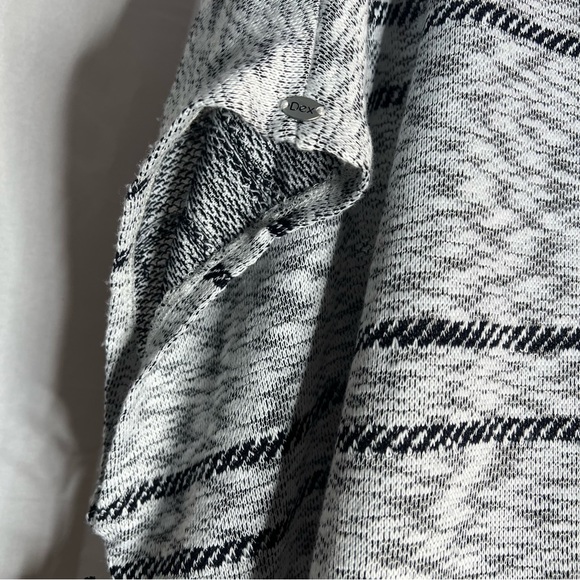 NEW Dex Women’s Knit Short sleeve Cardigan Poncho Shawl Gray & Black Size S or M - Picture 5 of 8